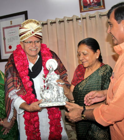 Bhikhudan Gadhvi on stage
